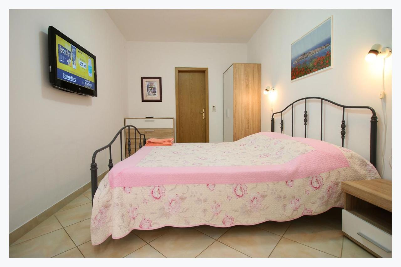 Apartments Eva Примоштен Номер фото