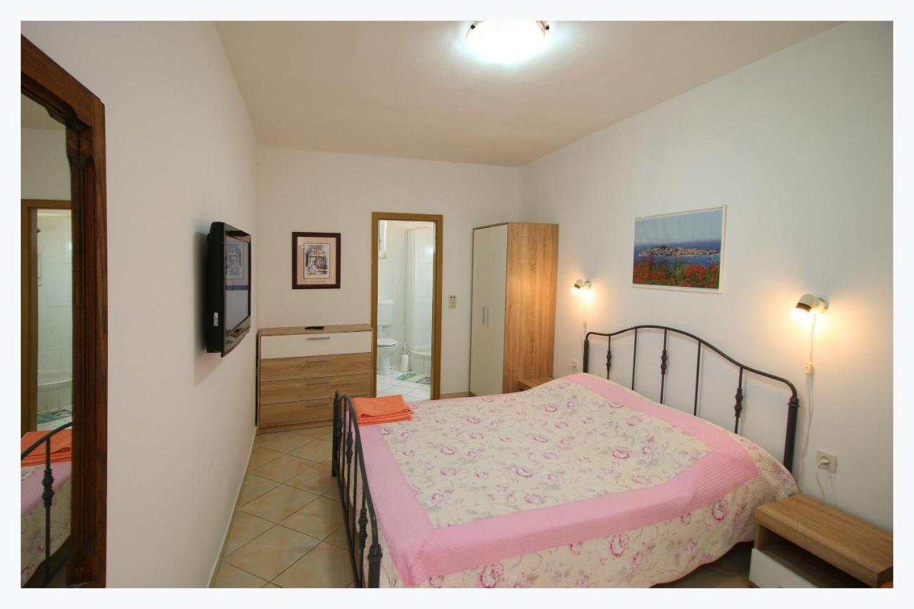 Apartments Eva Примоштен Номер фото