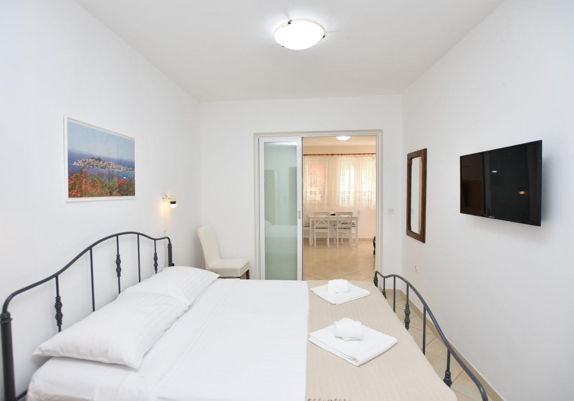 Apartments Eva Примоштен Номер фото